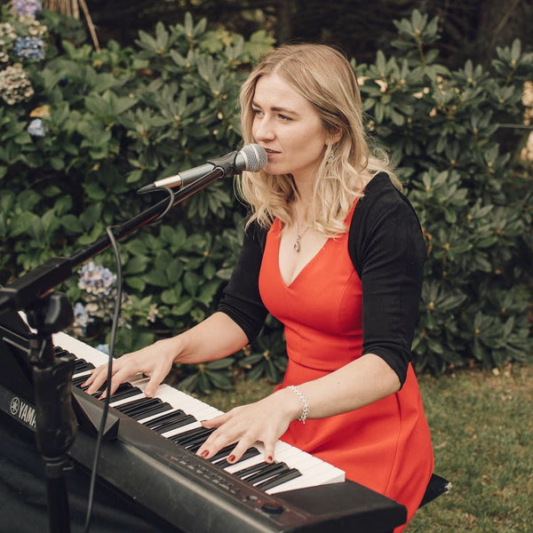 Elly Rydge - Singer Pianist Jazz and Covers - Christchurch