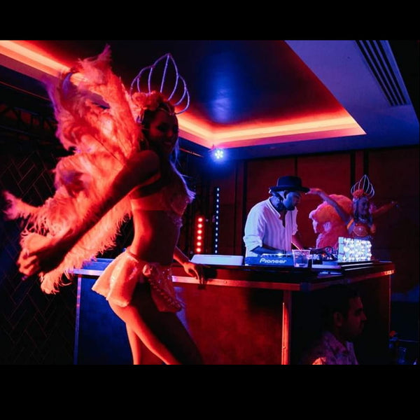 boa feathers solo dancer at event