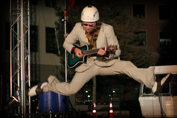 Vinyl Burns - Strolling Character Street Entertainer - Wellington