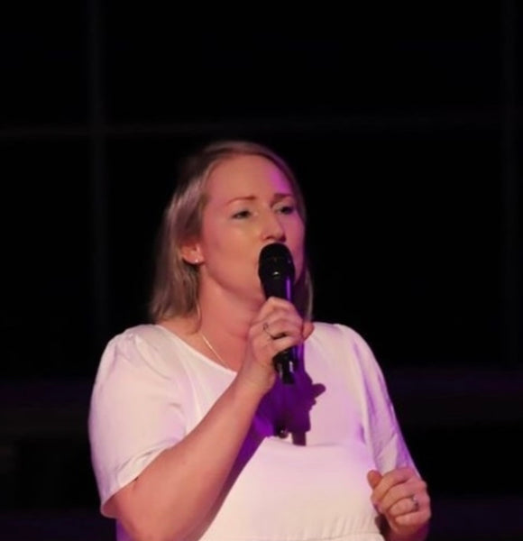 Becky Mayes - Solo Singer with Backing Tracks - Christchurch