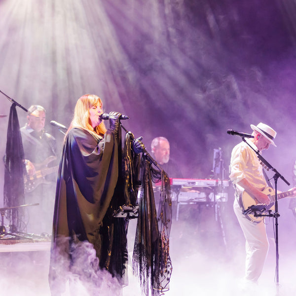 Fleetwood Mac Experience on stage