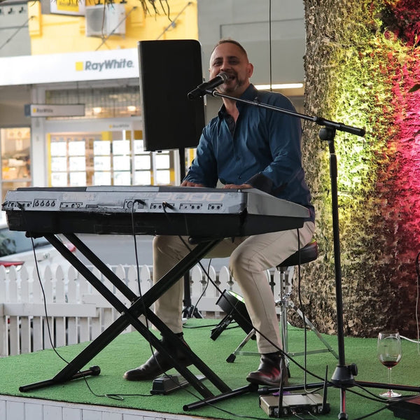 Kane Steves vocalist - pianist - Auckland