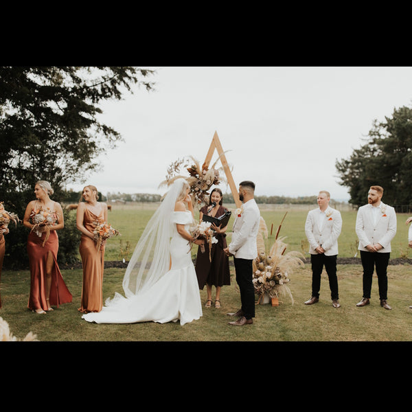 outdoor wedding with celebrant Hannah Duder