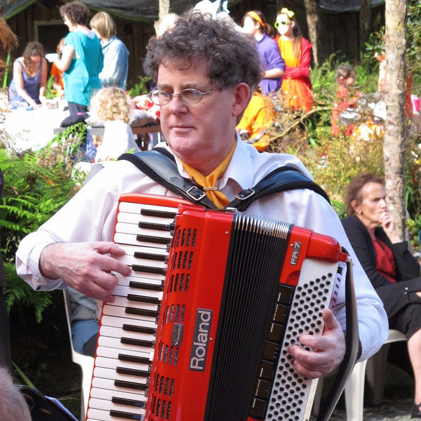 Bryan Holden solo accordion Auckland playing live
