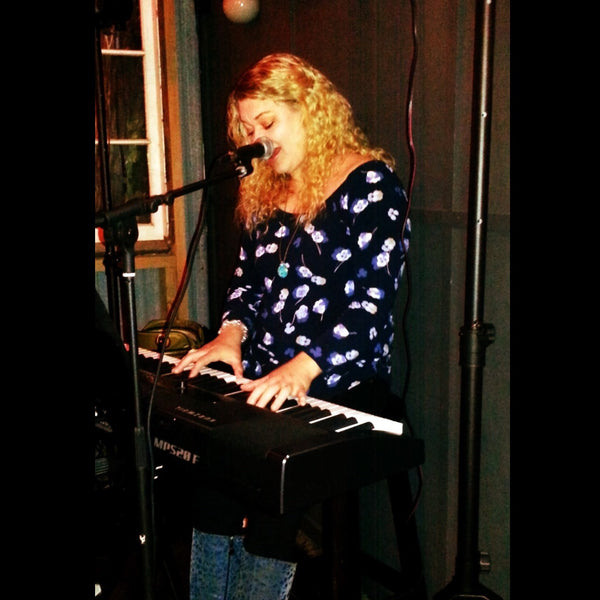 solo pianist singer Charlotte Kerrigan playing live