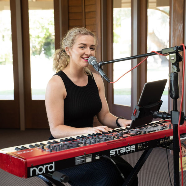 Elly Rydge - Singer Pianist Jazz and Covers - Christchurch