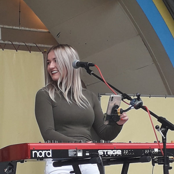 Elly Rydge - Singer Pianist Jazz and Covers - Christchurch