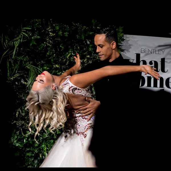 Couple dancing at function - Finesse Entertainment Auckland