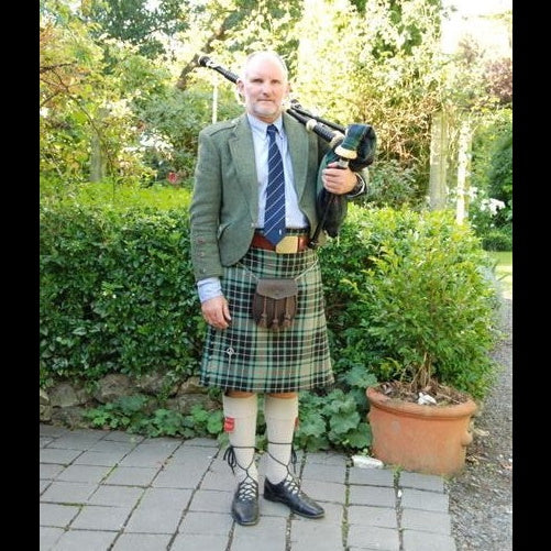 Graeme Glass Bagpipe player Queenstown