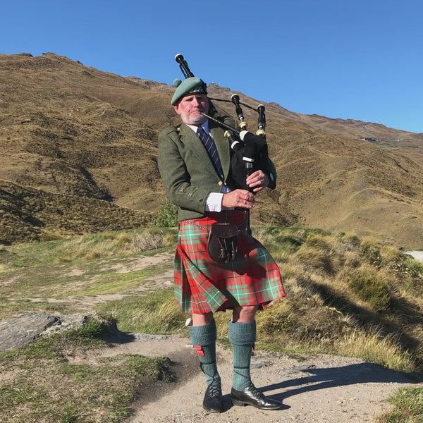 Graeme Glass Bagpiper in Queenstown on the Central Otago hills