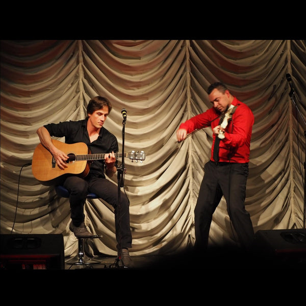 Auckland guitar and violin duo In2strings live performance