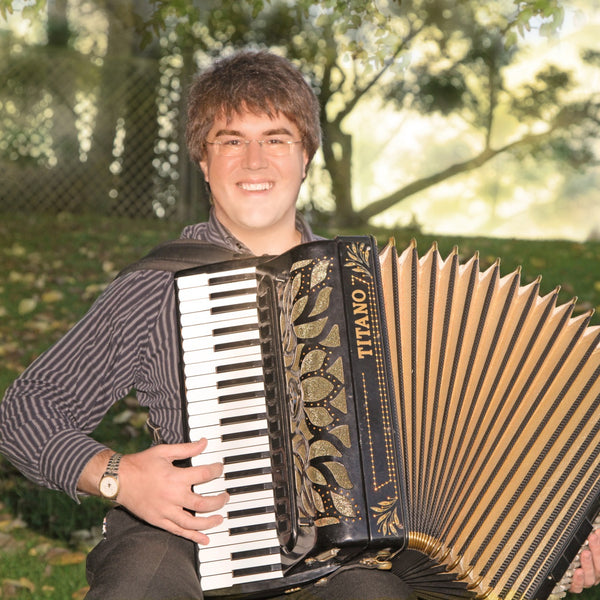 Lionel Reekie - Solo Singer Accordionist - Auckland