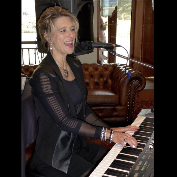 Mandi Miller - Solo Singer Pianist - Christchurch