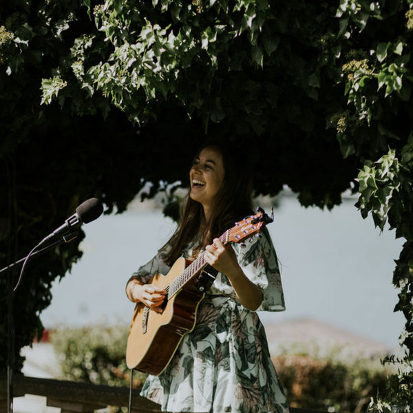 Naomi Brook - Singer Guitarist - Christchurch