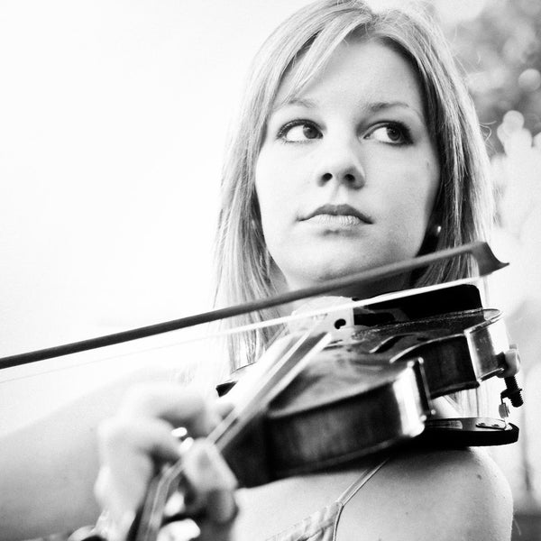 Natasha Senee playing violin